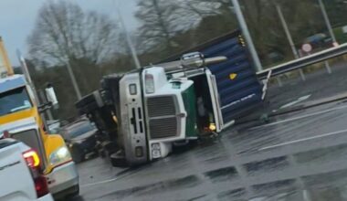 SH29 traffic delays after truck rollover on Kaimai Range in Tauranga