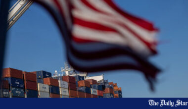 US trade gap narrows in April on oil exports boost