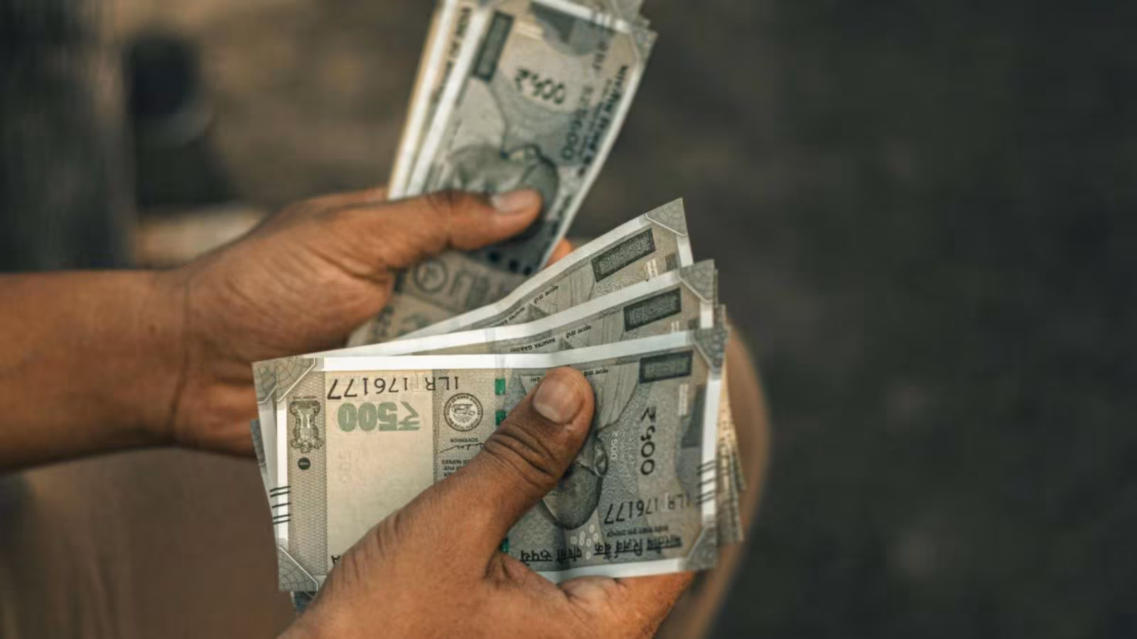 School Requests Rs 5,000 Cash For Book Purchase, Parents Ask: ‘Why Not UPI?’ School Requests Rs 5,000 Cash For Book Purchase, Parents Ask: ‘Why Not UPI?’