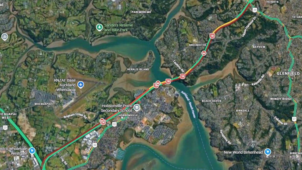 Traffic backed on Upper Harbour Motorway, Greenhithe after two separate crashes