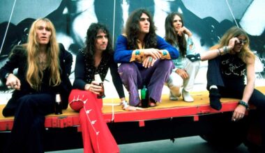 Alice Cooper and his band, group portrait at chessington Zoo near London on 28th June 1972. Glen Buxton, Alice Cooper, Michael Bruce, Dennis Dunaway, Neal Smith.