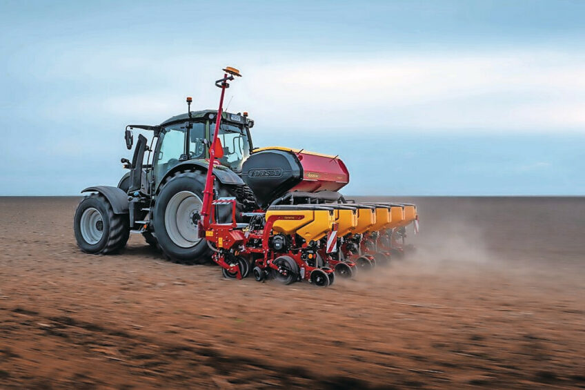 Machinery manufacturer Väderstad has introduced a new generation of Tempo T telescopic maize planters. The most significant development is the automatic adjustment of row spacing. Photos: Väderstad.