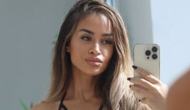 Valeria Ammirato Lifts Top To Flash Rock-Hard Abs In Tiny Bottoms