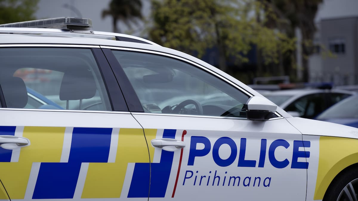 Snells Beach School pupil approached by stranger in van, offered lollies, asked to get in