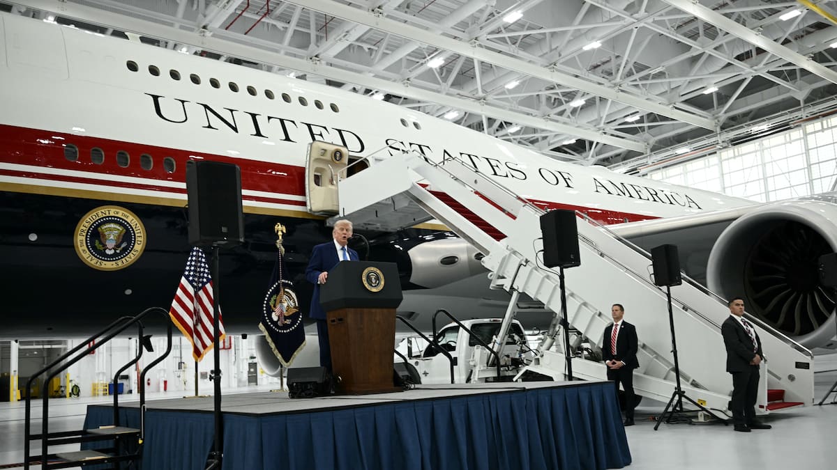 Trump visits his new luxury Air Force One, a gift from the Qatari royal family