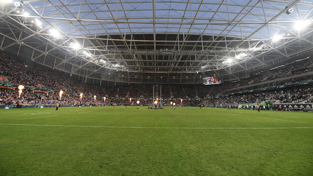 ‘Up the Wahs’ crowd lifts roof as Warriors crush Cowboys