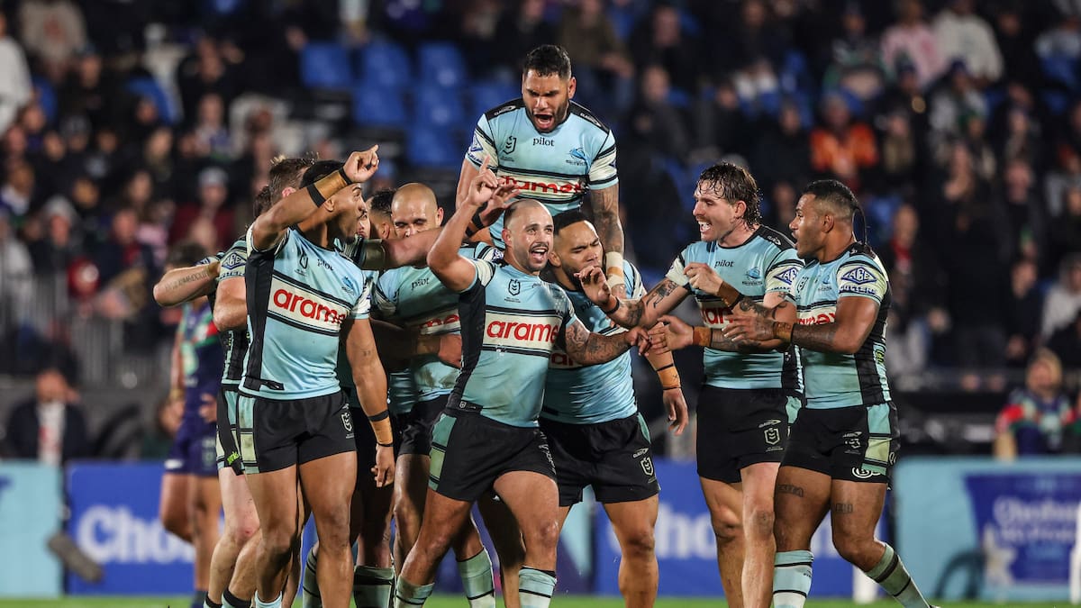 Warriors v Sharks: Late field goal sinks Warriors in physical clash with Cronulla