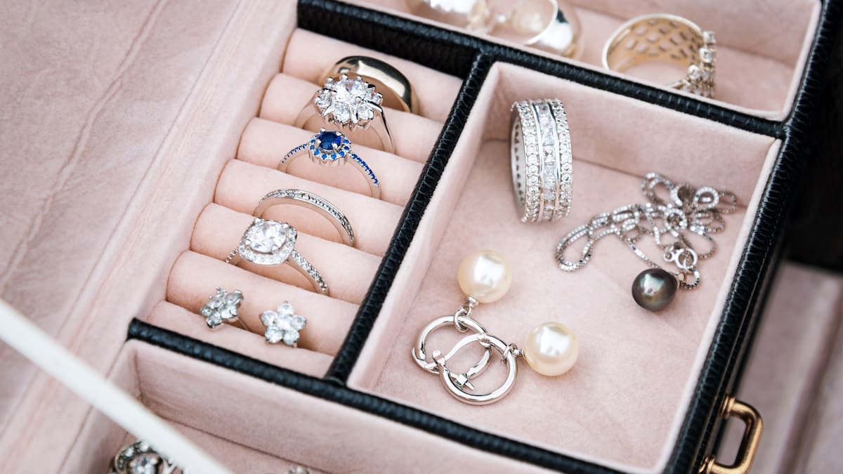 Michael Hill jewellery customer denied free diamond replacement on $12k ring after stone drops out