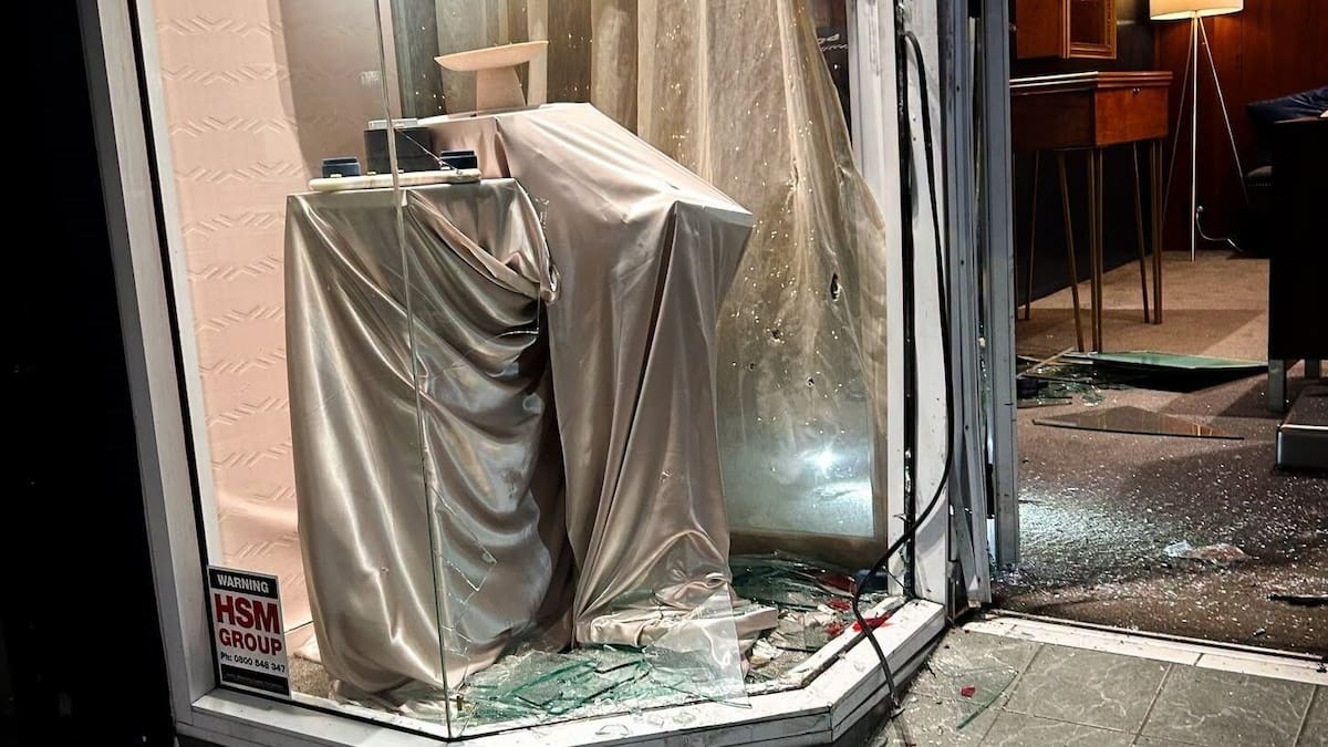 Hastings jeweller targeted in early morning ram-raid attempt