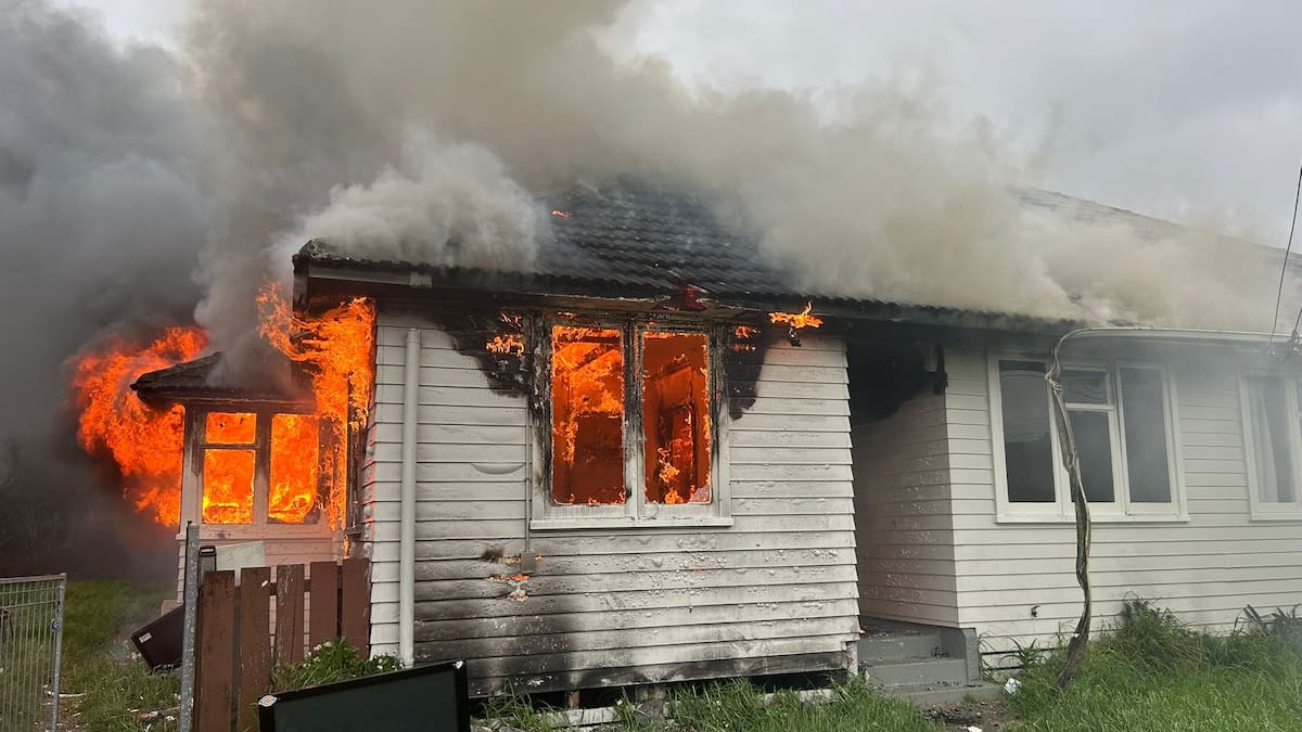Ōtara house fire: Three fire chiefs battle blaze on Finlay Place during union strike