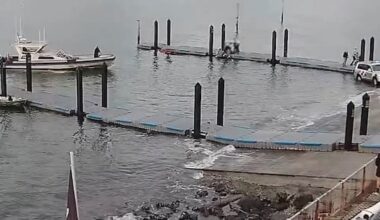 Man rescued from submerged car by axe-wielding officer