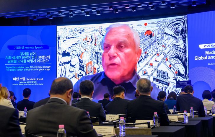 Sir Martin Sorrell, chairman of S4 Capital, delivers a live-broadcast keynote speech during The Korea Times Forum at the Chamber of Commerce and Industry in Seoul, Tuesday. Korea Times photo by Shim Hyun-chul