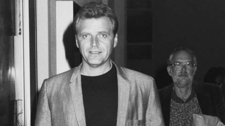 American actor David Rasche, star of the satirical police show 'Sledge Hammer!', Christmas shopping in Los Angeles, USA, circa 1987.