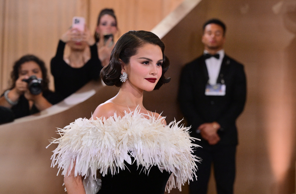Selena Gomez clears the air after 'shady' comment toward Taylor Swift