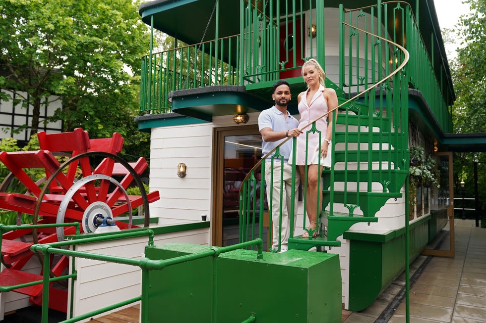 imran maalik and leah barnes in hollyoaks