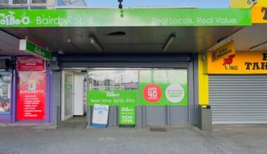 Bottle shop cops blame for Ōtara’s public drinking, anti-social behaviour