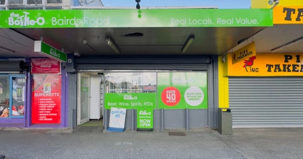 Bottle shop cops blame for Ōtara’s public drinking, anti-social behaviour