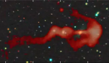 Astronomers Discover Giant ‘Bow-and-Arrow’ Galaxy in Space