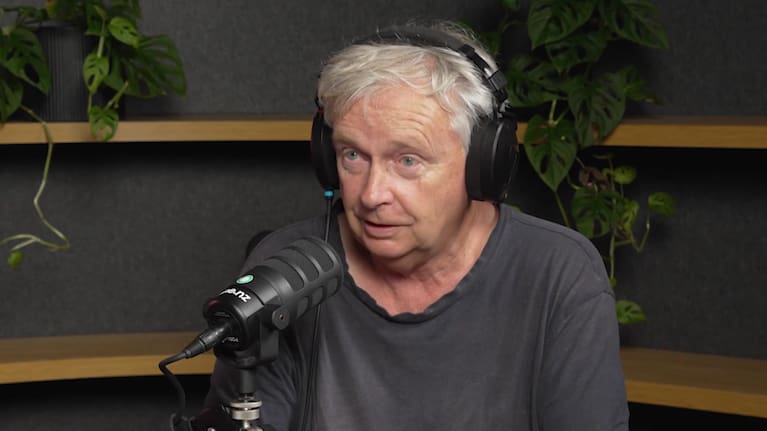 Author Steve Braunias speaks to the Between Two Beers podcast.