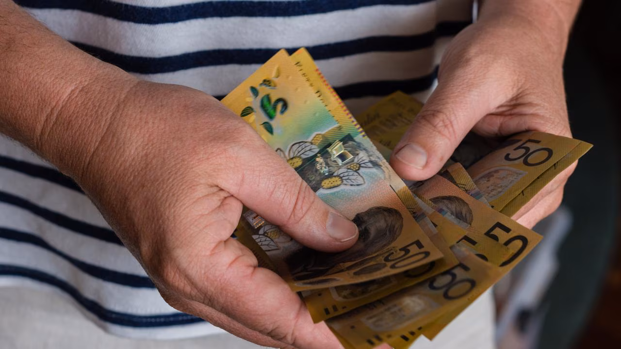 Aussies pull $13 billion out of their superannuations, industry giants losing battle to self-managed funds