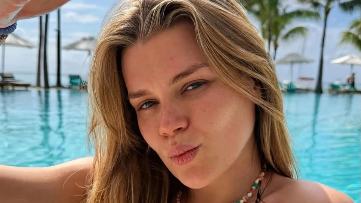 Grace Kelly's lookalike granddaughter, 27, enjoys a sun-drenched beach vacation