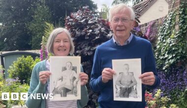'David Hockney did our portraits' - BBC