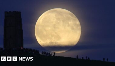 Where is best to see the Strawberry Moon tonight? - BBC