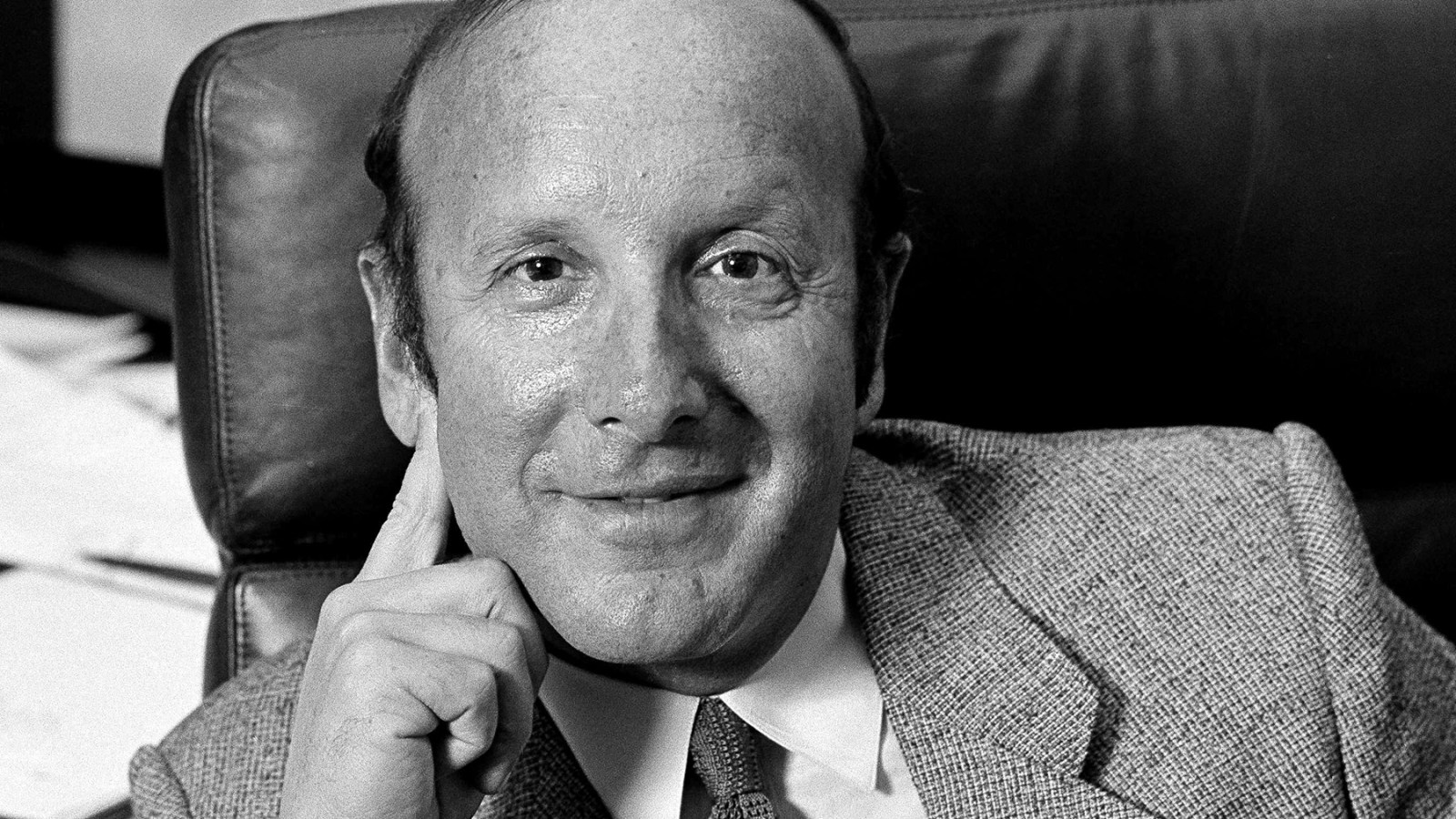 Clive Davis, Music Executive Who Signed Whitney Houston, Dead at 94
