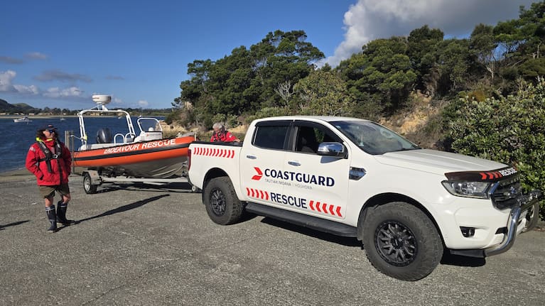 Coastguard Houhora vessel Endeavour Rescue, crewed by four volunteers and two members of the Mangōnui Cruising Club, reached the yacht at 10am on Monday 1 June and safely escorted it back to Mangōnui.