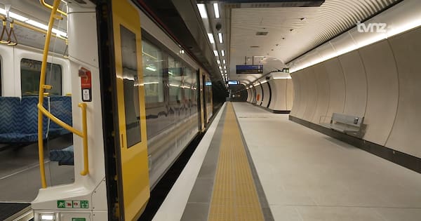 Minister floats using $450m emergency fund on public transport