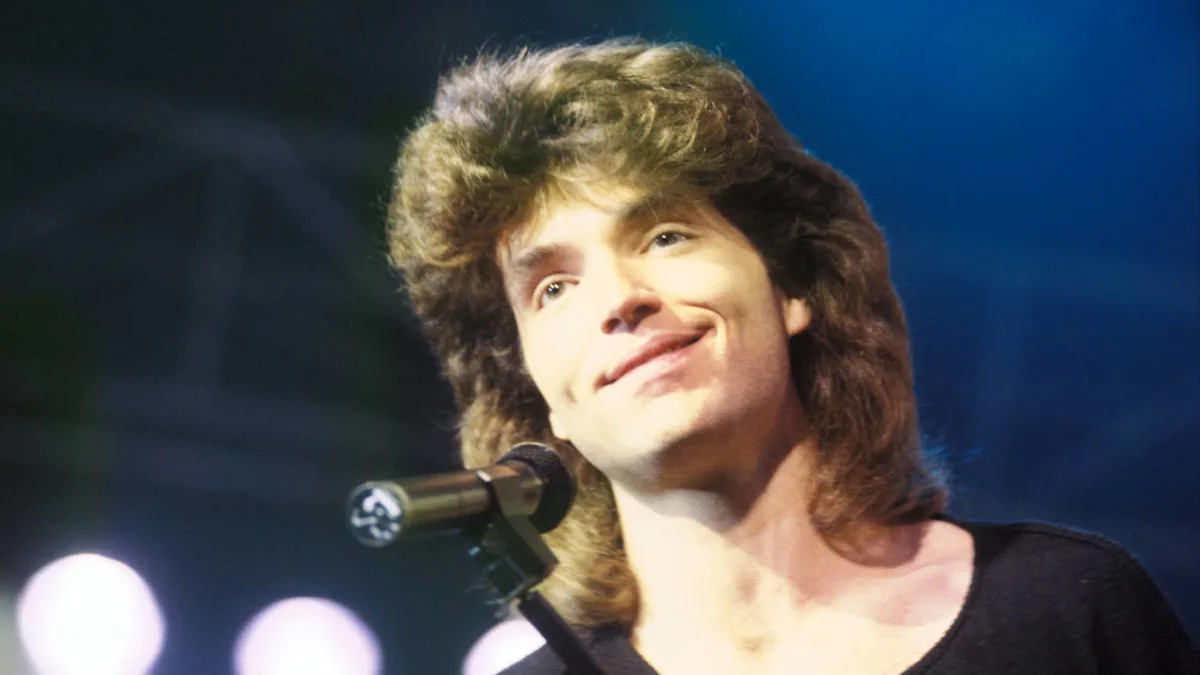 '80s Icon Brings Audience to Tears With Beloved 1989 Ballad: 'Still Has That Magical Voice'