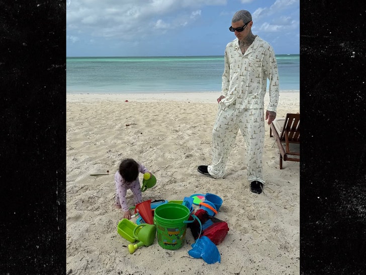 kourtney kardashian and travis barker fathers day insta 1