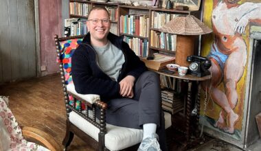 Call my agent: why artist management companies are making a comeback - The Art Newspaper