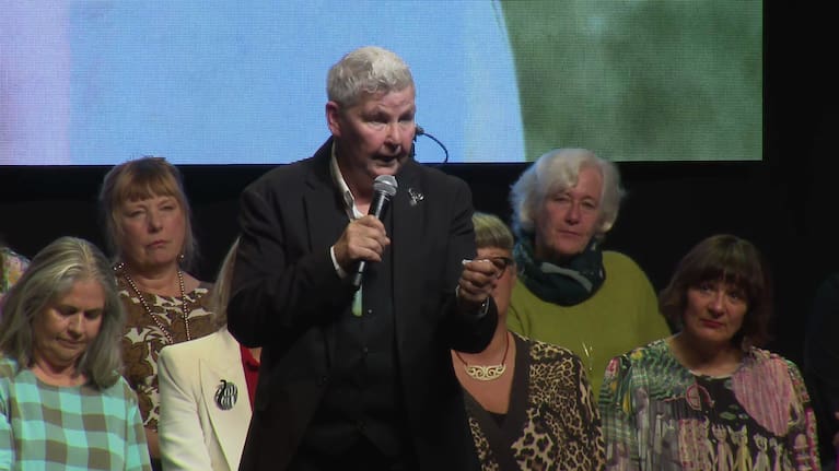 Dame Lynda Topp.