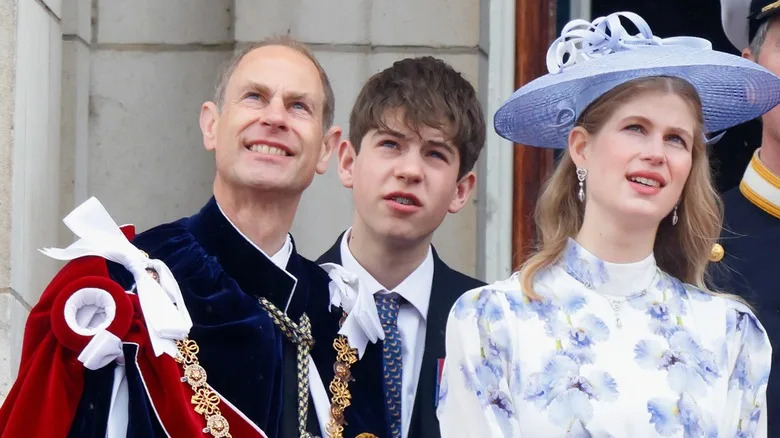 Prince Edward and his children James and Lady Louise looking up.
