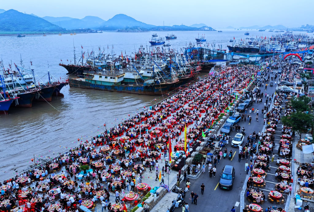 A photo by Yang Zhonghua shows Dongmen Fishing Village in Zhejiang, China, hosting the Thousand-Person Feast of seafood. Photo: Yang Zhonghua/World Food Photography Awards sponsored by Bimi