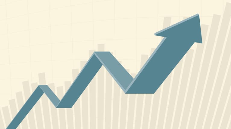 New Zealand's economy grew 0.8% in the March quarter, marking another quarter of expansion as exports and manufacturing lifted activity, new figures show. 