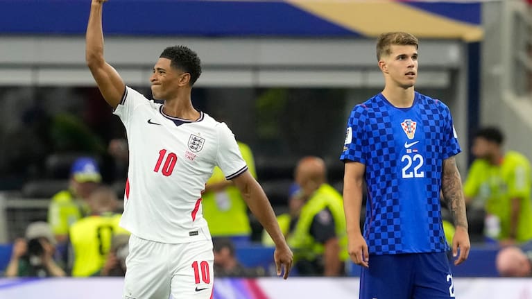England's Jude Bellingham (10) celebrates his team's third goal during the World Cup Group L match between England and Croatia in Arlington, Texas, near Dallas
