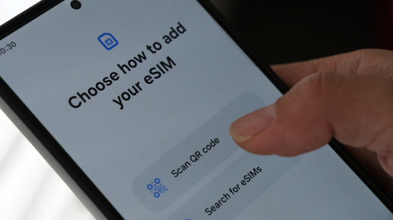Man setting up eSim on smartphone