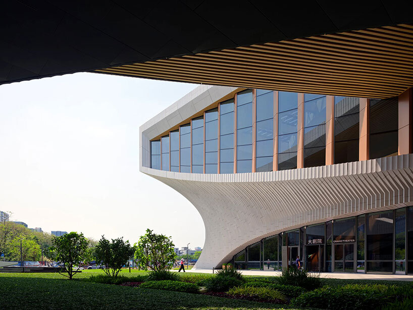 flowing forms inspired by cantonese opera shape ZHA's songshan lake cultural centre - 3