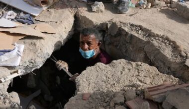 Death toll rises to over 900 after back-to-back quakes in Venezuela