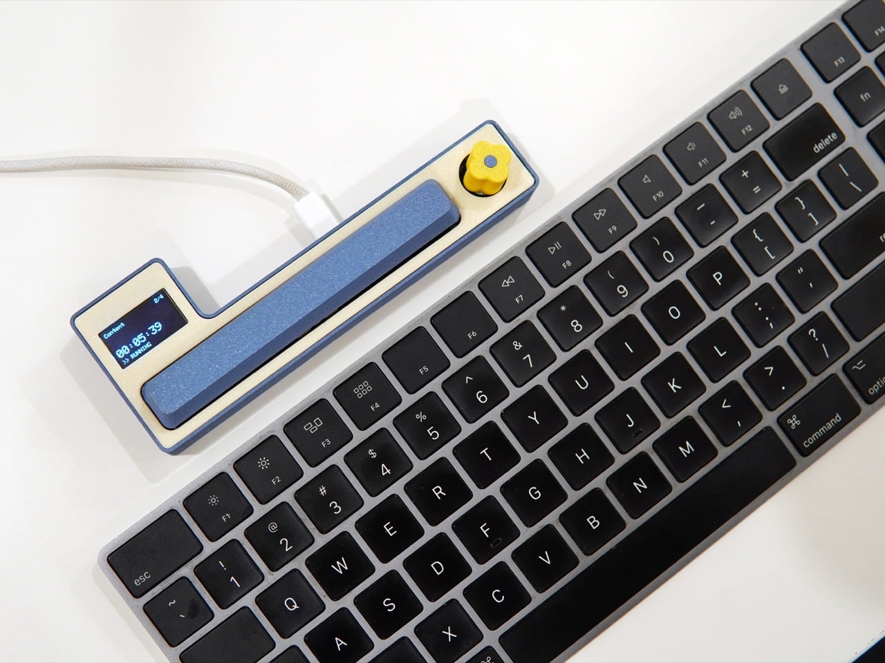 This Minimal “Zero-AI” Macropad Was Built for the Way Freelancers Really Work