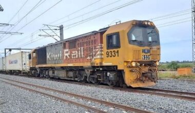 Train stopped 'only just' in time in Auckland near miss, report finds