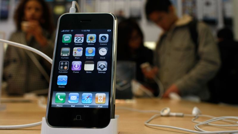 Smartphones arrived just before the US fertility rate plunged. One study says it’s a direct cause