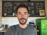Selfie samples, main camera (1x) - 25mm, f/1.7, ISO 565, 1/100s (4096x3072px) - Motorola Razr 70 review