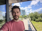 Selfie samples, internal camera - f/2.4, ISO 119, 1/100s (3280x2460px) - Motorola Razr 70 review