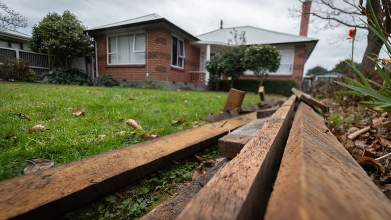 Hilda de Wys later hired another roofer to do the job and discovered that at least five other people in the town also claimed to have lost money to A&J Building & Renovations.