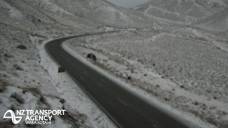 Image below looking south on State Highway 8 towards Lindis Pass Summit Lookout this morning.
