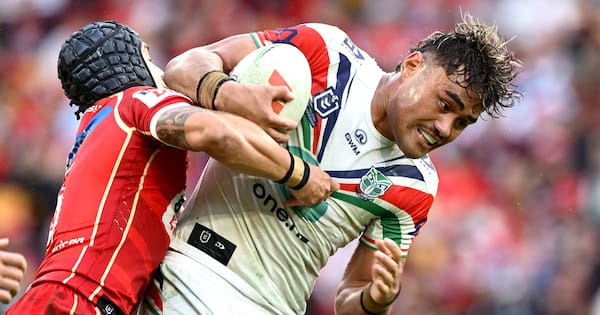 Dolphins make it eight straight wins after late try against Warriors