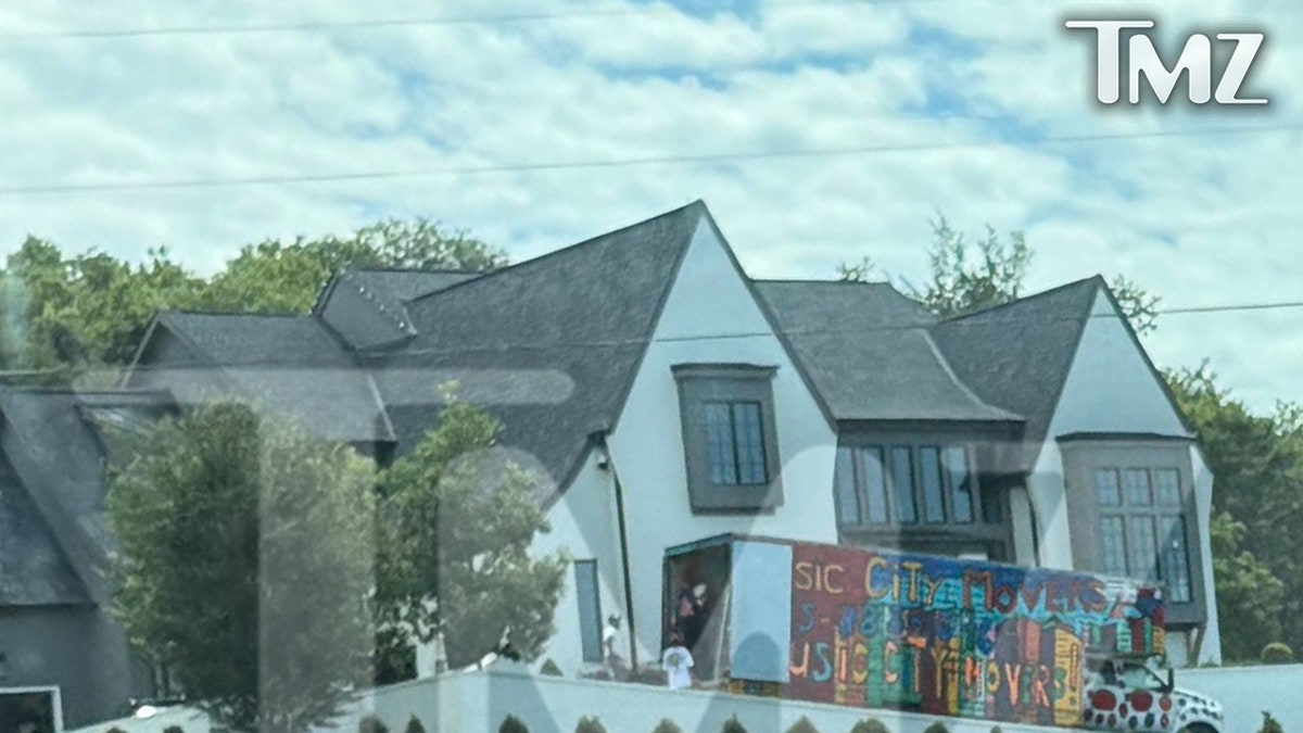 Jelly Roll and Bunnie XO home